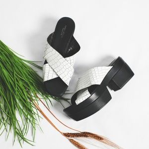 Vagabond Lindi Chunky Platform Sandal Croc White